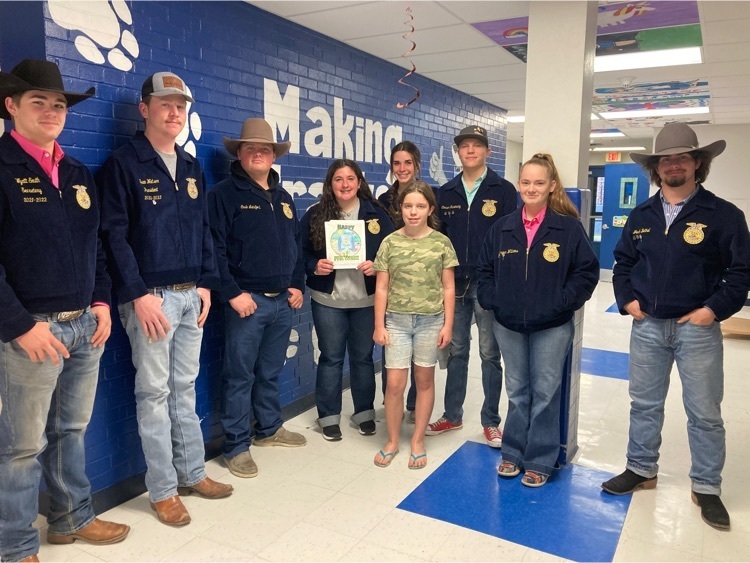 FFA officers with contest winner